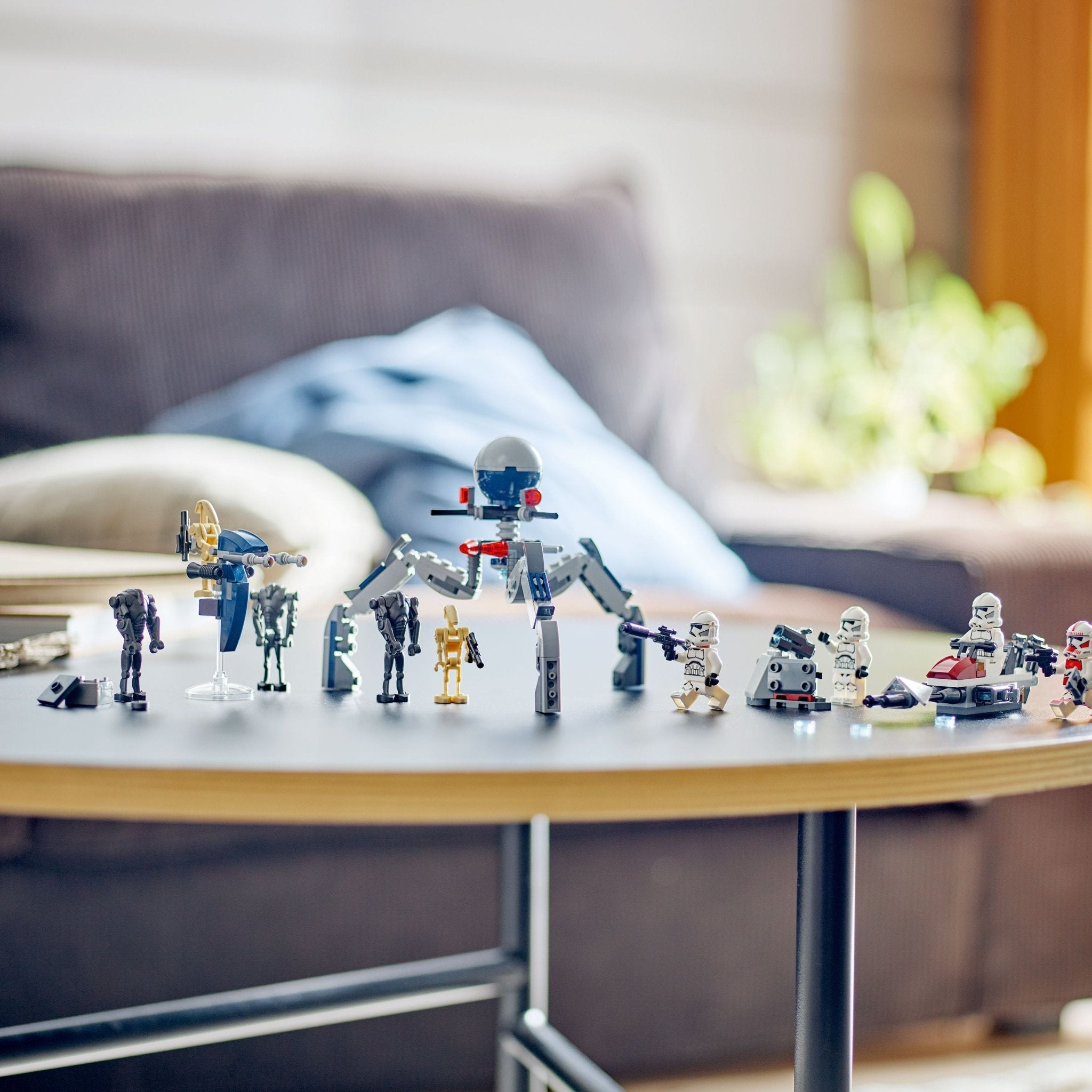 LEGO® Star WarsTM Clone TrooperTM & Battle DroidTM Battle Pack 75372 — Figure - Image 2