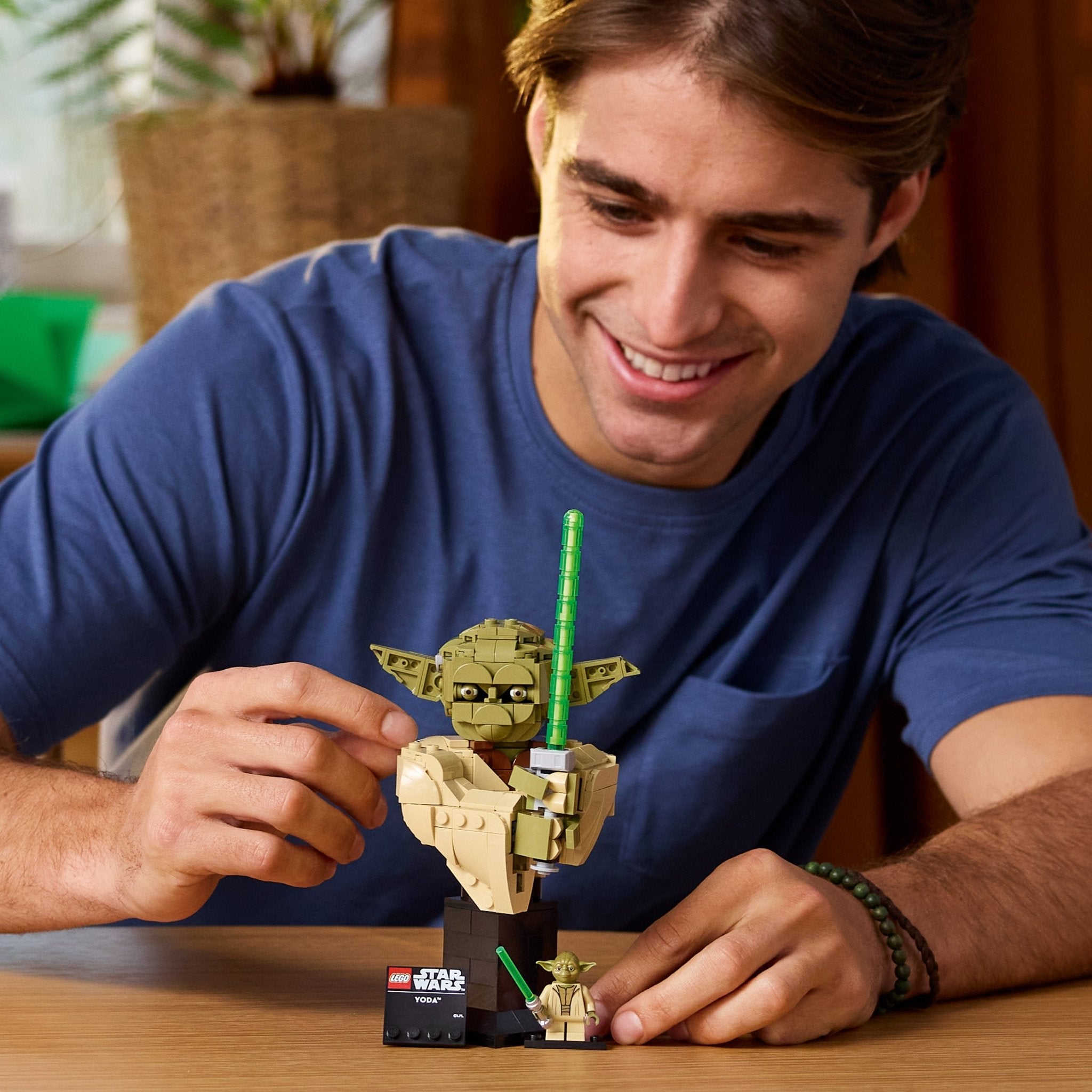 LEGO® Star Wars: Attack of the Clones Yoda Bust 75438 — Set - Image 3