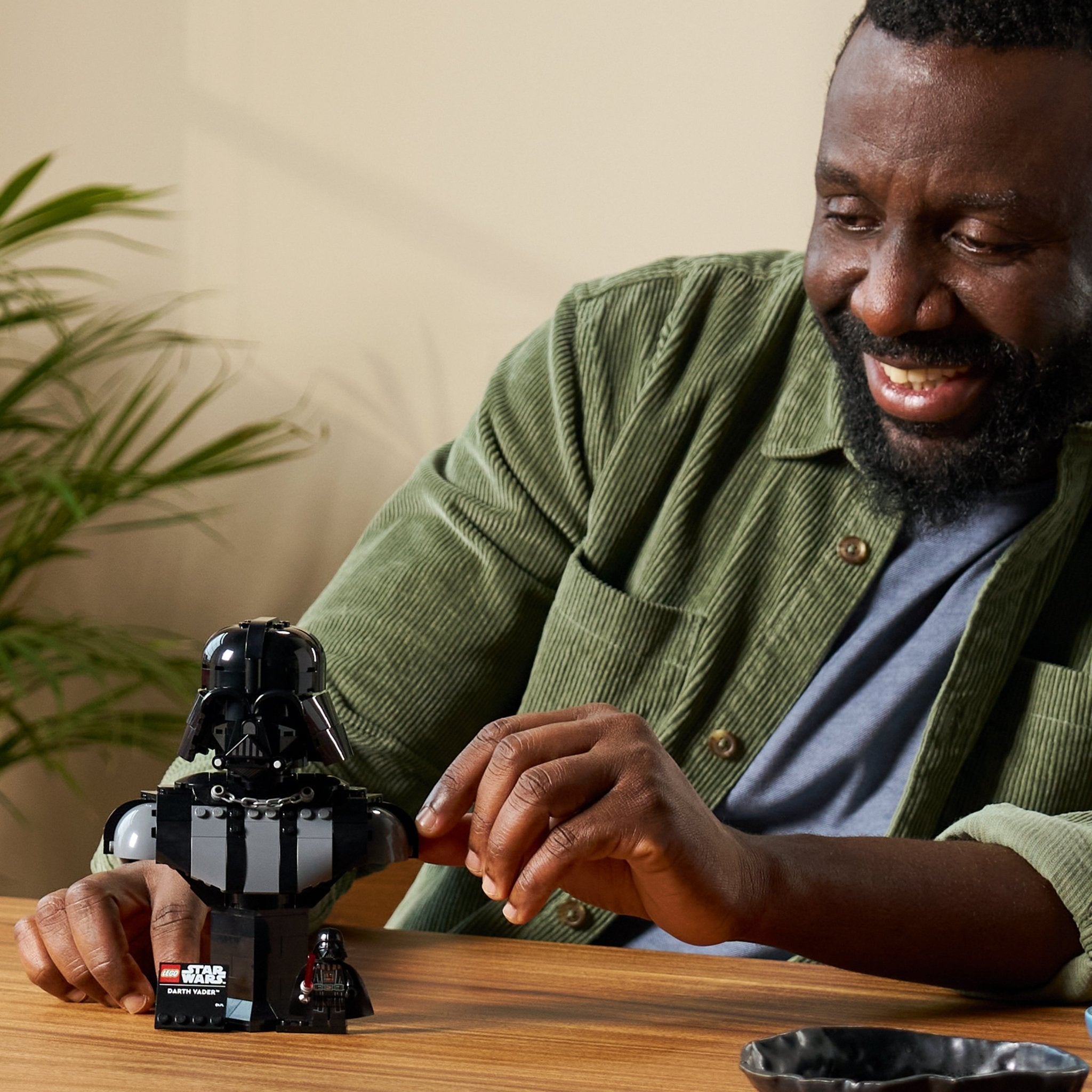 LEGO® Star Wars Darth Vader Bust 75439 — Set - Image 4