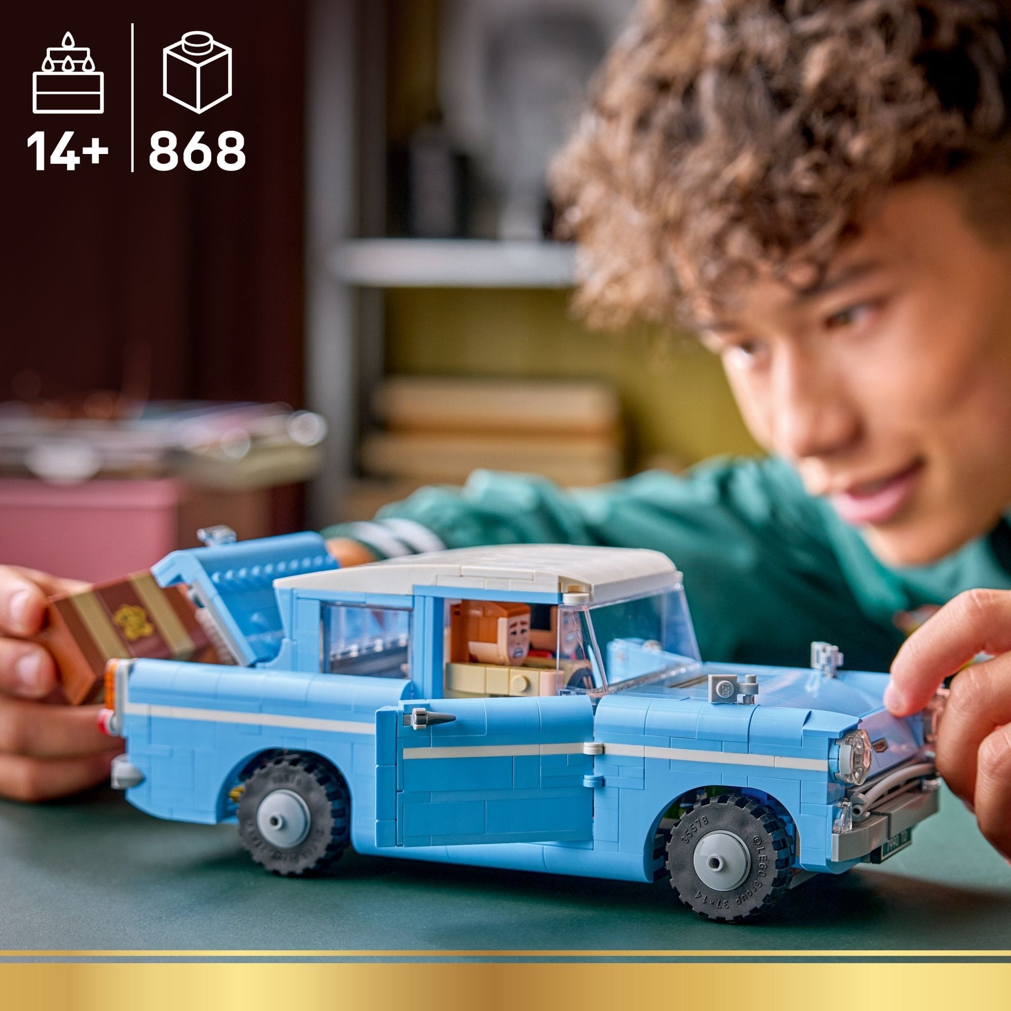 LEGO® Harry Potter LEGO® Enchanted Flying Ford Anglia 76470 — Toy - Image 2