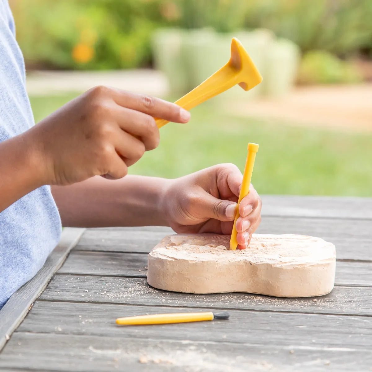 Educational Insights GeoSafari® Fossil Excavation Kit — Brush - Image 6