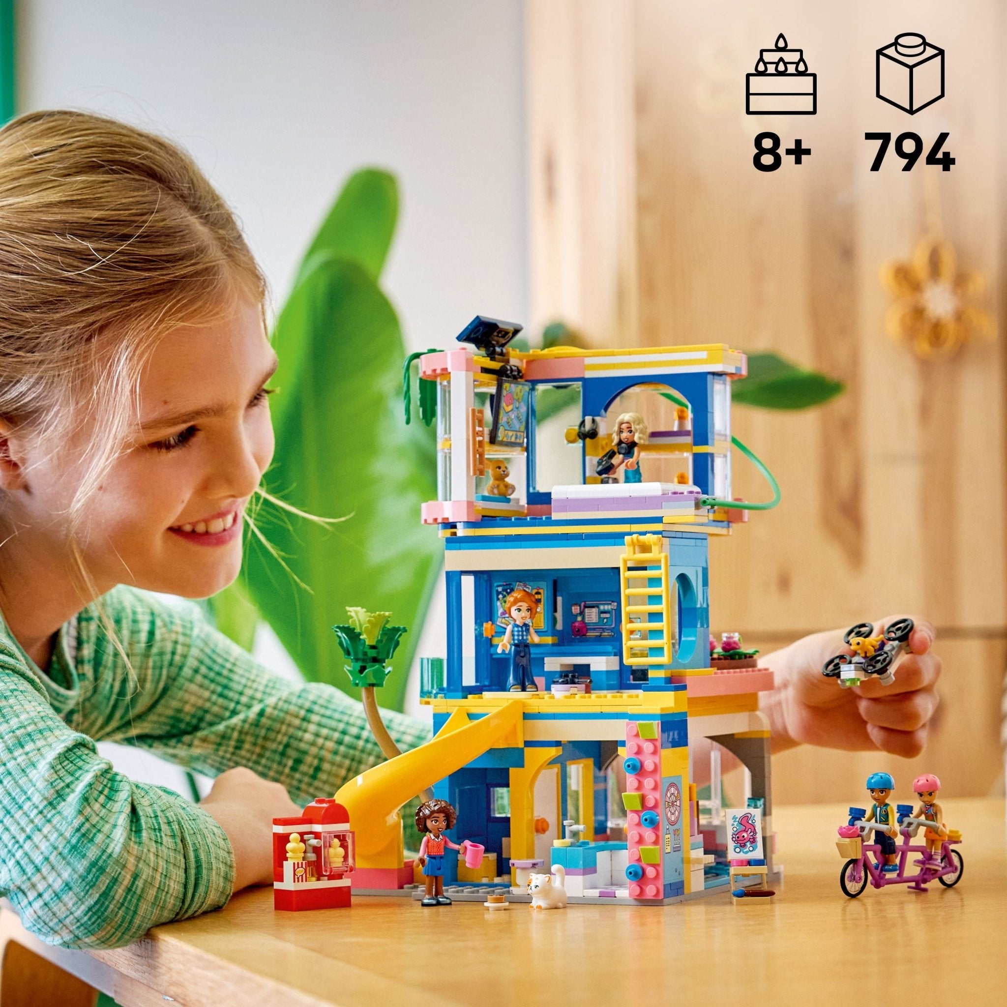 LEGO® Friends LEGO® He lake Club House 42689 — Toy - Image 2