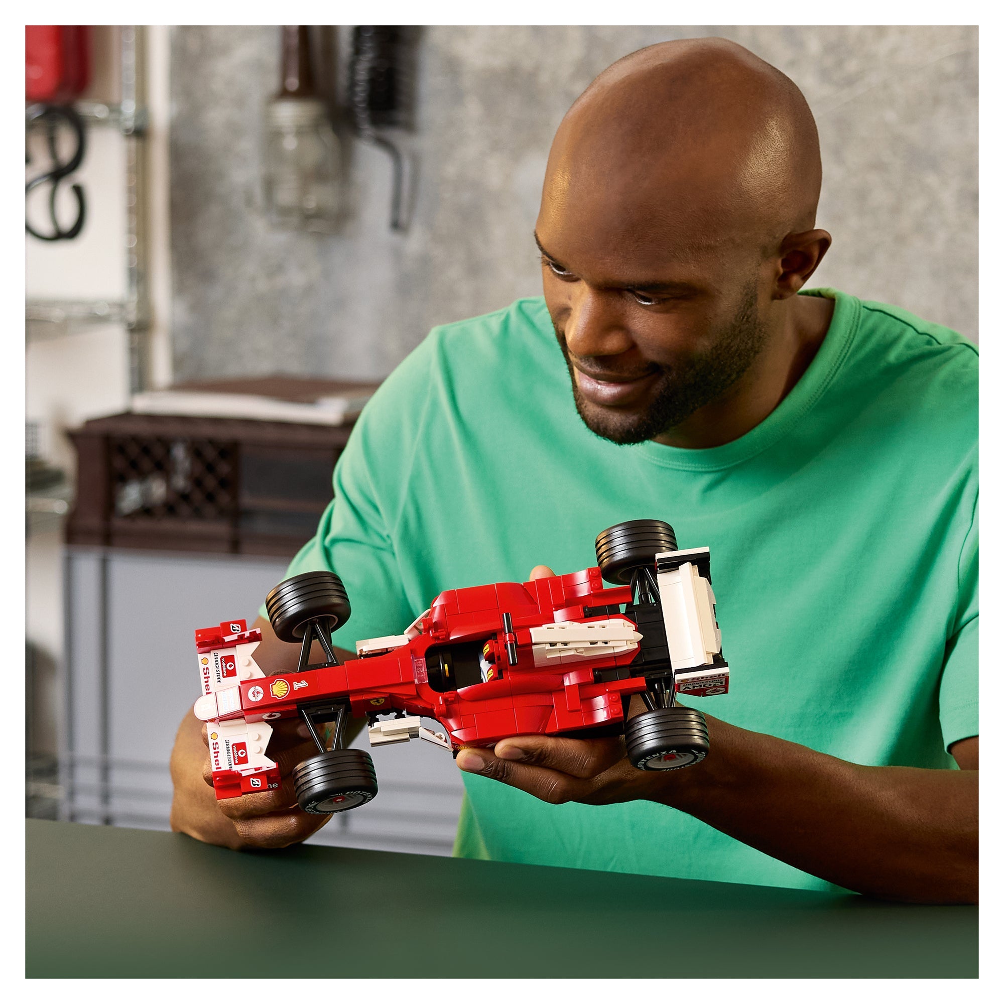 LEGO® Formula 1 LEGO® Icons Ferrari F2004 & Michael Schumacher 11375 — Vehicle - Image 3