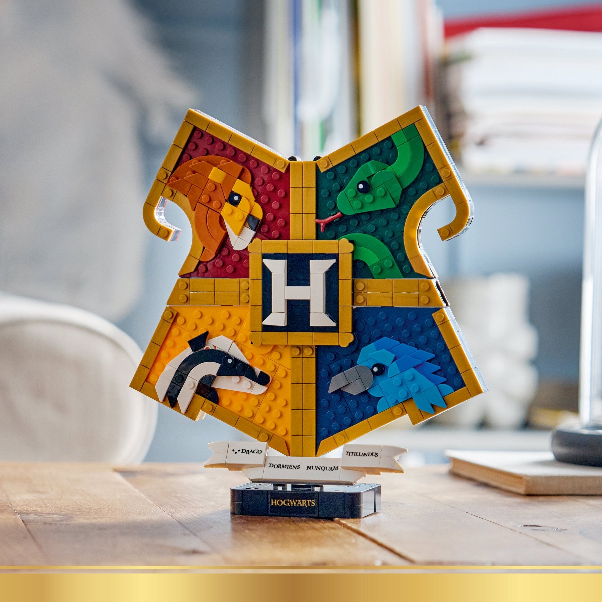 LEGO® Harry Potter Hogwarts House Crest 76462 — Toy - Image 4