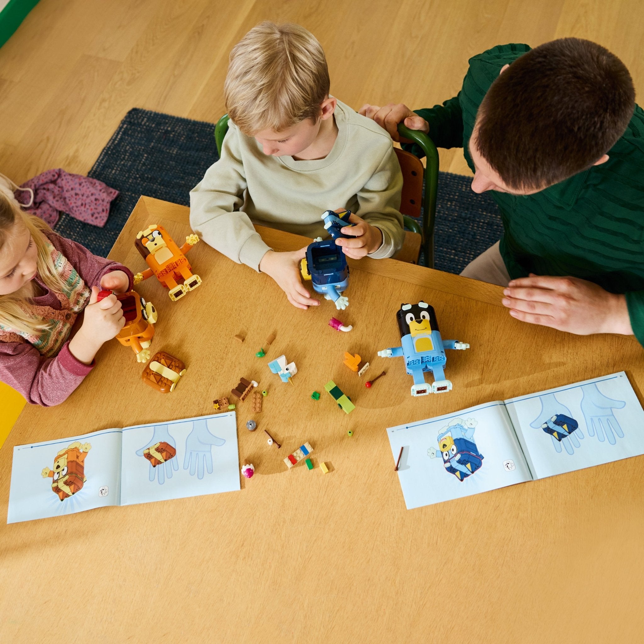 LEGO® Bluey Brick-Built Bluey Family 11217 — Can - Image 5