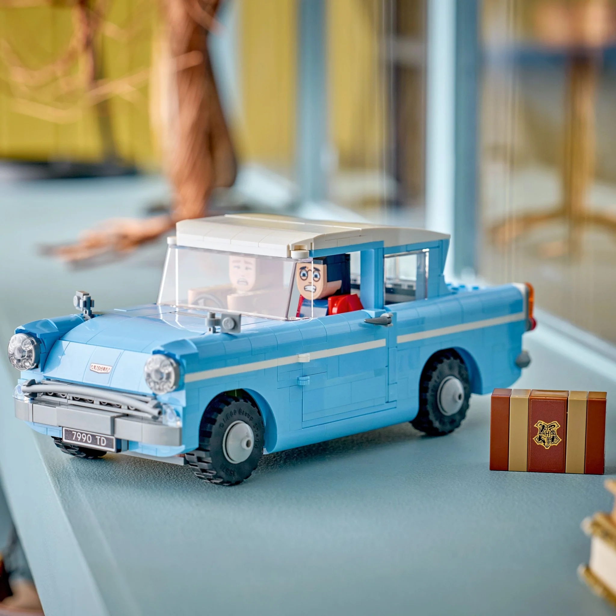 LEGO® Harry Potter LEGO® Enchanted Flying Ford Anglia 76470 — Toy - Image 4