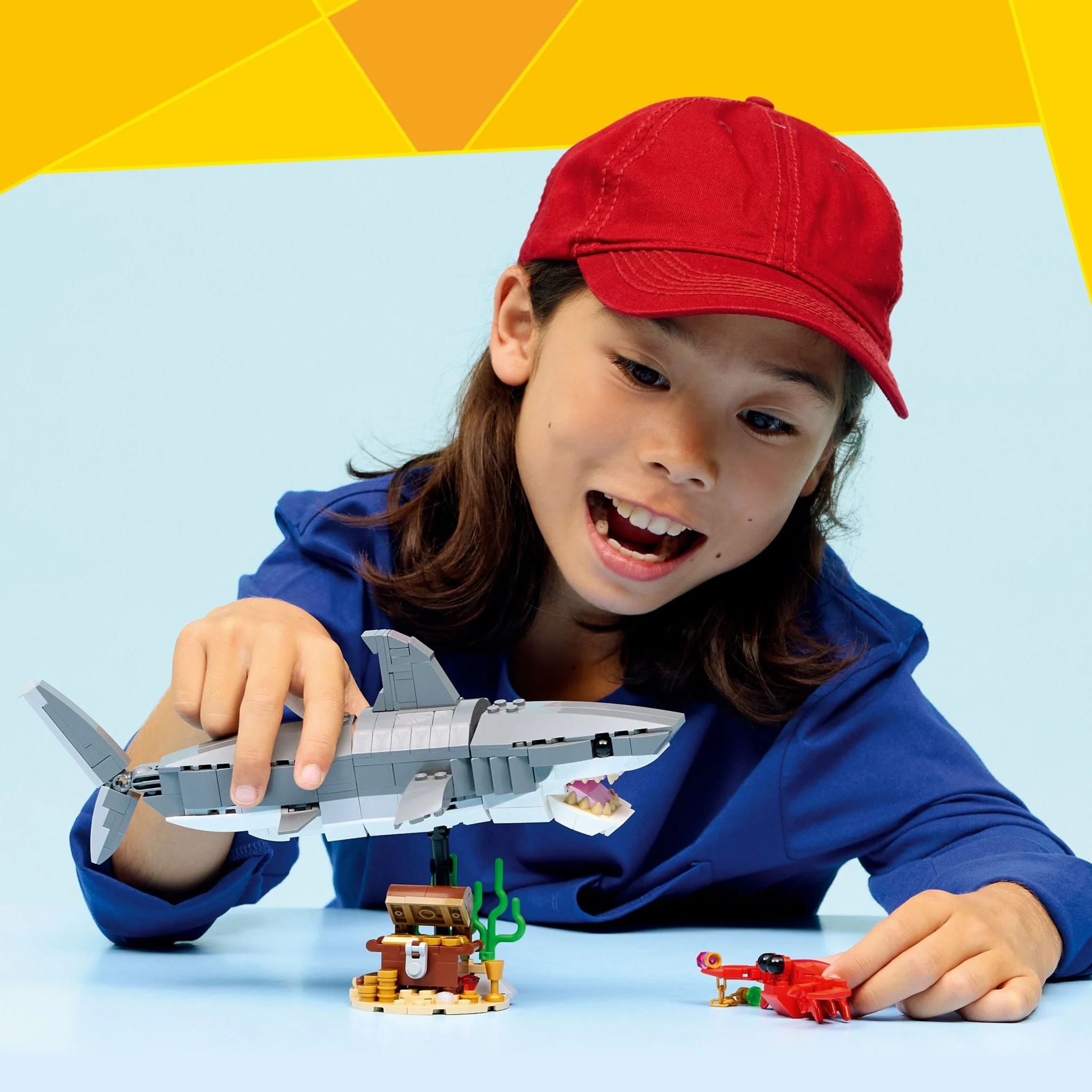 LEGO® Creator LEGO® Fierce Shark with a Treasure Chest 31381 — Can - Image 5